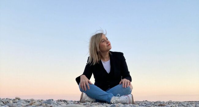 Laura Sebastiá, autora de la novela “Los hijos del vacío”: “Escribo para que, al cerrar el libro, el lector no pueda seguir mirando hacia otro lado”
