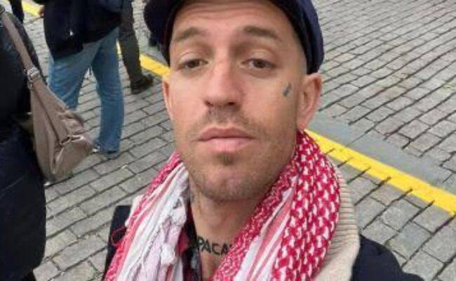 IU plantea al Gobierno que ejerza su derecho legal a denegar la extradición del activista norteamericano J.C. Chambers ante los evidentes riesgos de una entrega a EEUU