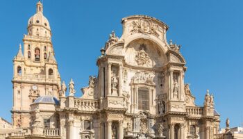IU-Verdes felicita a la FAMHRM por la retirada de la inscripción dedicada a Primo de Rivera de la fachada de la Catedral de Murcia