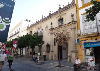 Adelante Jerez acusa a Pelayo de ineptitud tras el nuevo retraso de los toldos en la calle Larga