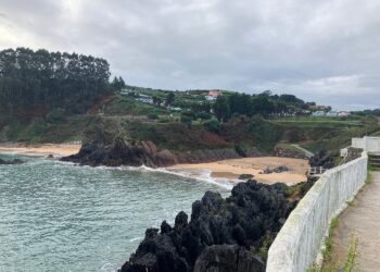 Advierten que otra vez está contaminada la playa de Perlora en Carreño (Asturias)