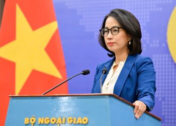Rescatan con vida 45 de 62 personas de barco hundido vietnamita