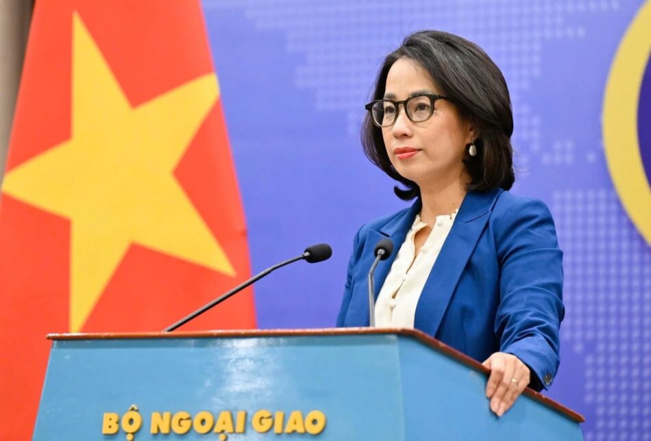 Rescatan con vida 45 de 62 personas de barco hundido vietnamita