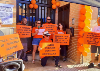 El «banco malo» (Sareb) bloquea la negociación y amenaza con el «desahucio invisible» a 17 familias en Fuenlabrada