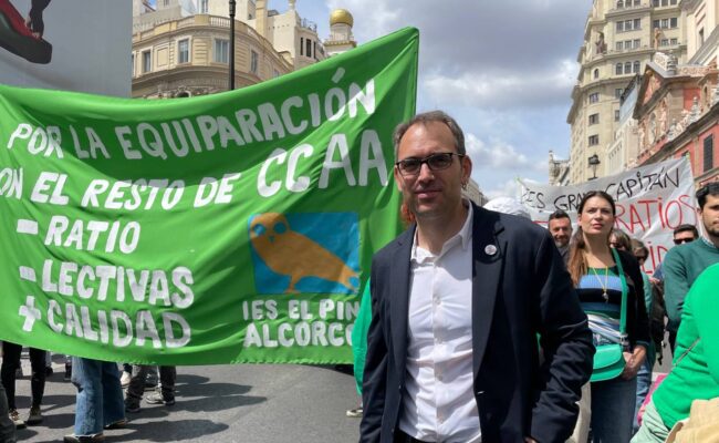 IU reclama a Educación que explique “qué medidas” va a tomar de cara al próximo curso para evitar que las comunidades del PP eliminen las plazas de auxiliares de conversación