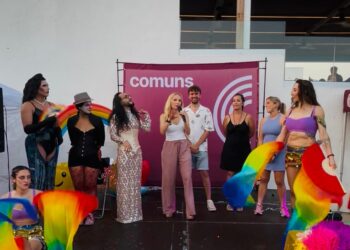 Badalona en Comú omple la Platja dels Pescadors de música, reivindicació i orgull LGTBIQ+