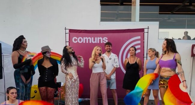 Badalona en Comú omple la Platja dels Pescadors de música, reivindicació i orgull LGTBIQ+