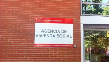 Desahucian a una familia con tres menores, uno con síndrome de Down, de una propiedad de la Agencia de Vivienda Social (AVS) de la Comunidad de Madrid