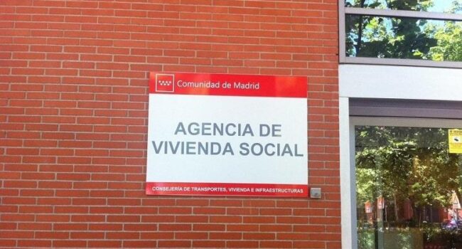 Desahucian a una familia con tres menores, uno con síndrome de Down, de una propiedad de la Agencia de Vivienda Social (AVS) de la Comunidad de Madrid