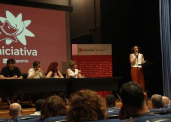 Iniciativa-Compromís defiende trabajo digno, sanidad pública y derechos laborales frente a quien criminaliza a las personas enfermas