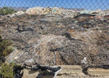 Ecologistas denuncian un vertedero de residuos agrícolas junto a la Rambla de Inox, en el Campo de Níjar