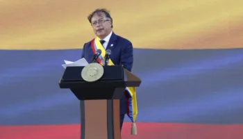 Petro ordena que ninguna base militar sirva para juramentación de ultraderechista de la Espriella