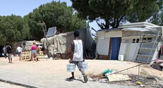 Vivienda habilita 5 millones de euros para garantizar el derecho a la vivienda de las trabajadoras/es temporeras/os en Palos de la Frontera y Moguer