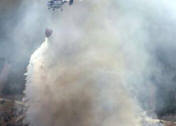 Los helicópteros rusos Kamov, que apagaban los incendios más difíciles en España, llevan dos años en tierra sin que se pida a Bruselas una excepción para permitir su reactivación