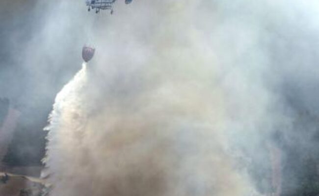 Los helicópteros rusos Kamov, que apagaban los incendios más difíciles en España, llevan dos años en tierra sin que se pida a Bruselas una excepción para permitir su reactivación