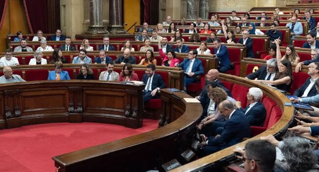 PSC, Junts, ERC, Comuns i CUP impulsen una proposició de llei de reforma del Reglament del Parlament de Catalunya en relació amb els deures dels diputats i amb el règim sancionador