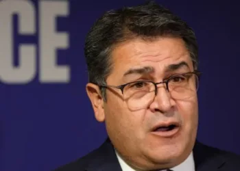 Más del 55 % de los hondureños rechaza indulto de Trump a Orlando Hernández