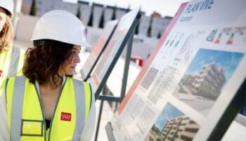 El decreto ‘exprés’ de Ayuso para su ático de lujo en Chamberí le otorga el «uso» de las «dependencias de la administración» hasta cuatro años tras su cese