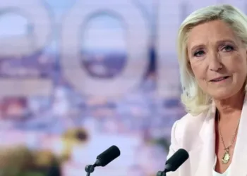 Francia: ultraderechista Marine Le Pen anuncia candidatura presidencial para 2027