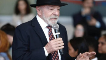 Lula perfila una campaña basada en el balance de dos modelos