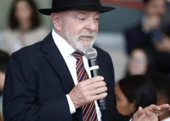 Lula perfila una campaña basada en el balance de dos modelos