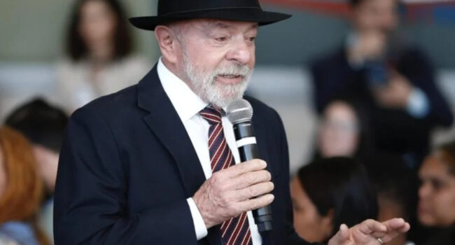 Lula perfila una campaña basada en el balance de dos modelos