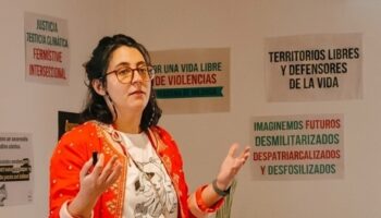 Entrevista a Mariana Fernández: «Pensar en sociedades desmilitarizadas que cuidan en vez de controlar»