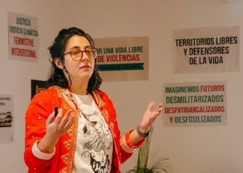 Entrevista a Mariana Fernández: «Pensar en sociedades desmilitarizadas que cuidan en vez de controlar»