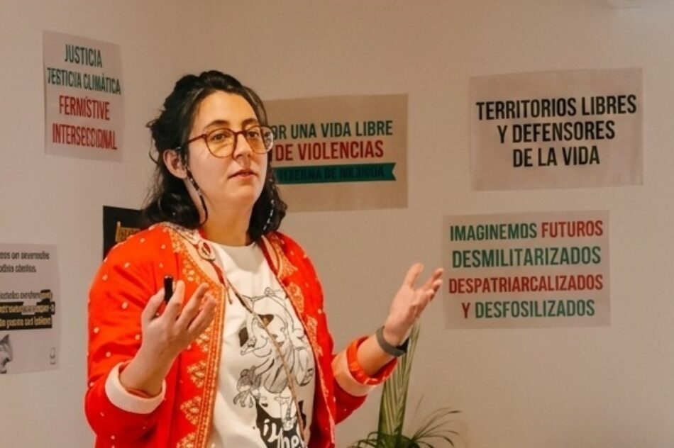 Entrevista a Mariana Fernández: «Pensar en sociedades desmilitarizadas que cuidan en vez de controlar»