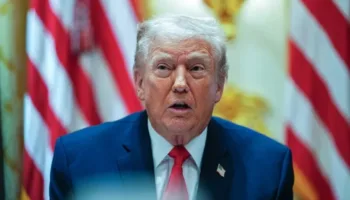 Popularidad de Donald Trump cae a mínimo histórico por ataques a Irán