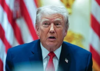 Popularidad de Donald Trump cae a mínimo histórico por ataques a Irán