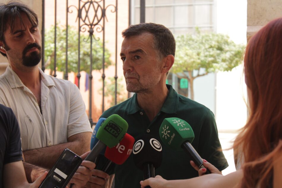 Antonio Maíllo exige que Almería no sea olvidada y reclama ayudas directas y recursos para reconstruir la zona arrasada por el incendio