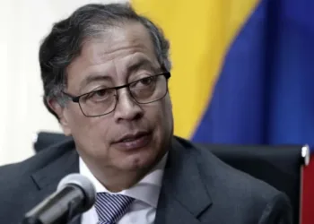 Petro denuncia amenazas de cárcel o muerte y llama a resistencia civil en Colombia