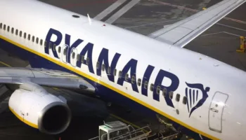FACUA critica que eurodiputados de PSOE, Sumar, Podemos, ERC, BNG, Bildu, PP, Vox y SALF apoyasen legalizar el recargo en los vuelos en aerolíneas