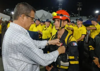 Brigada cubana es reconocida en Venezuela por sus labores de rescate tras el sismo