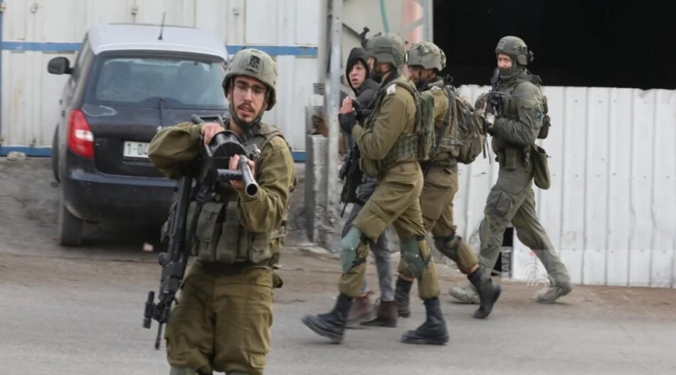 Israel arresta a decenas de palestinos en Cisjordania y mata a cinco en Gaza