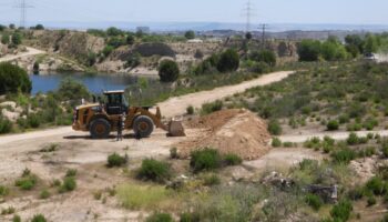 La Fiscalía abre una investigación por los trabajos con maquinaria pesada de la empresa minera Tolsa en la Laguna Grande de Ambroz
