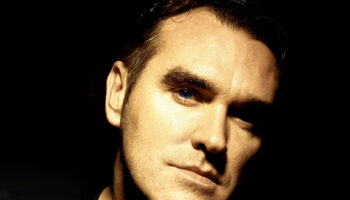 “La crueldad no es cultura”: antes de sus conciertos en España, Morrissey pide al presidente Pedro Sánchez que prohíba las corridas de toros