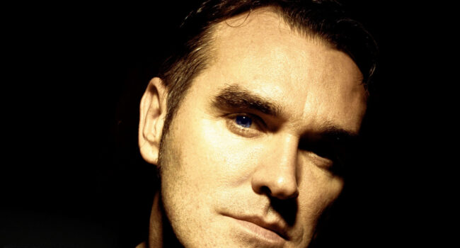 “La crueldad no es cultura”: antes de sus conciertos en España, Morrissey pide al presidente Pedro Sánchez que prohíba las corridas de toros