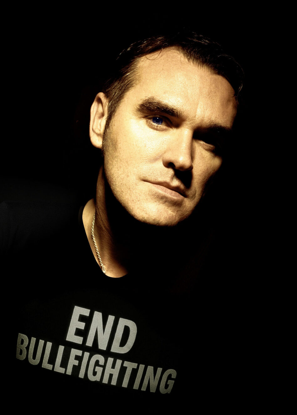 “La crueldad no es cultura”: antes de sus conciertos en España, Morrissey pide al presidente Pedro Sánchez que prohíba las corridas de toros