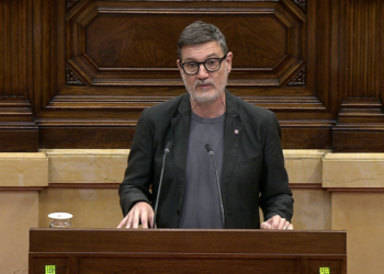 Els Comuns aconsegueixen que el Parlament insti al Govern a climatitzar els centres educatius en un termini màxim d’un any