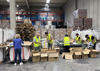 Alimentos, insumos sanitarios y otros materiales solidarios para Cuba salen del Puerto de Bilbao 