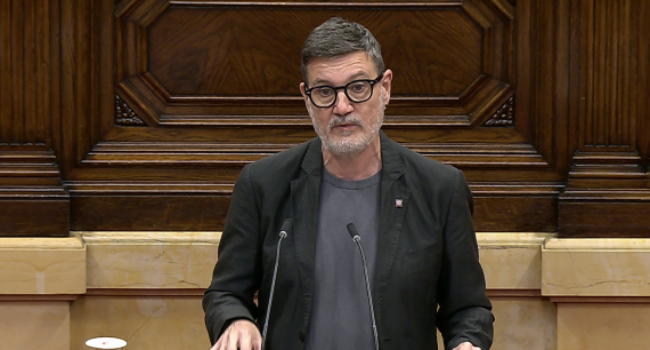 Els Comuns aconsegueixen que el Parlament insti al Govern a climatitzar els centres educatius en un termini màxim d’un any