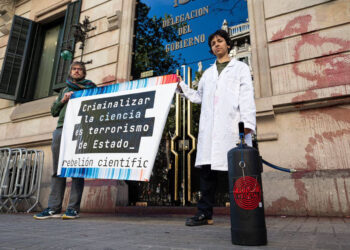 Tres científicos a juicio por una protesta climática noviolenta: la Fiscalía pide 18 meses de prisión y Amnistía Internacional alerta de una posible vulneración del derecho a la protesta