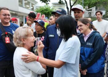Acaba duelo nacional y refuerzan atención a damnificados en Venezuela