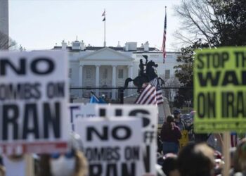 Apoyo de estadounidenses a guerra contra Irán cae a su nivel más bajo, el 31%