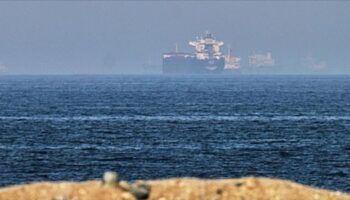 Irán: superpetrolero impacta contra 2 minas navales en ruta ilegal en Ormuz