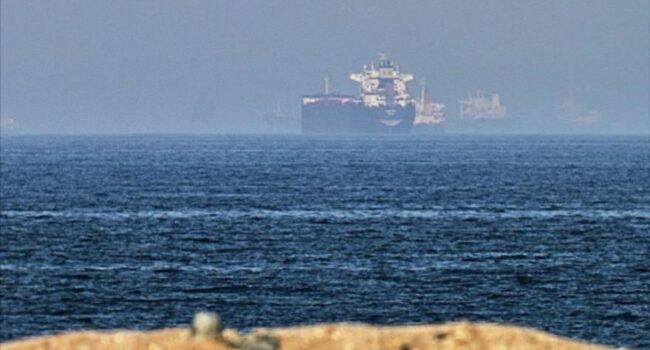 Irán: superpetrolero impacta contra 2 minas navales en ruta ilegal en Ormuz