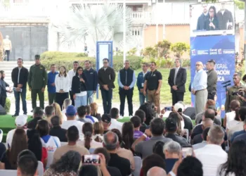 Presidenta (E) Delcy Rodríguez lideró reapertura de comercios estratégicos y entrega de créditos en La Guaira