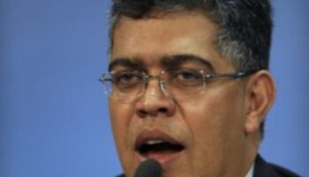Elías Jaua encabeza en Venezuela la resistencia del chavismo antiimperialista